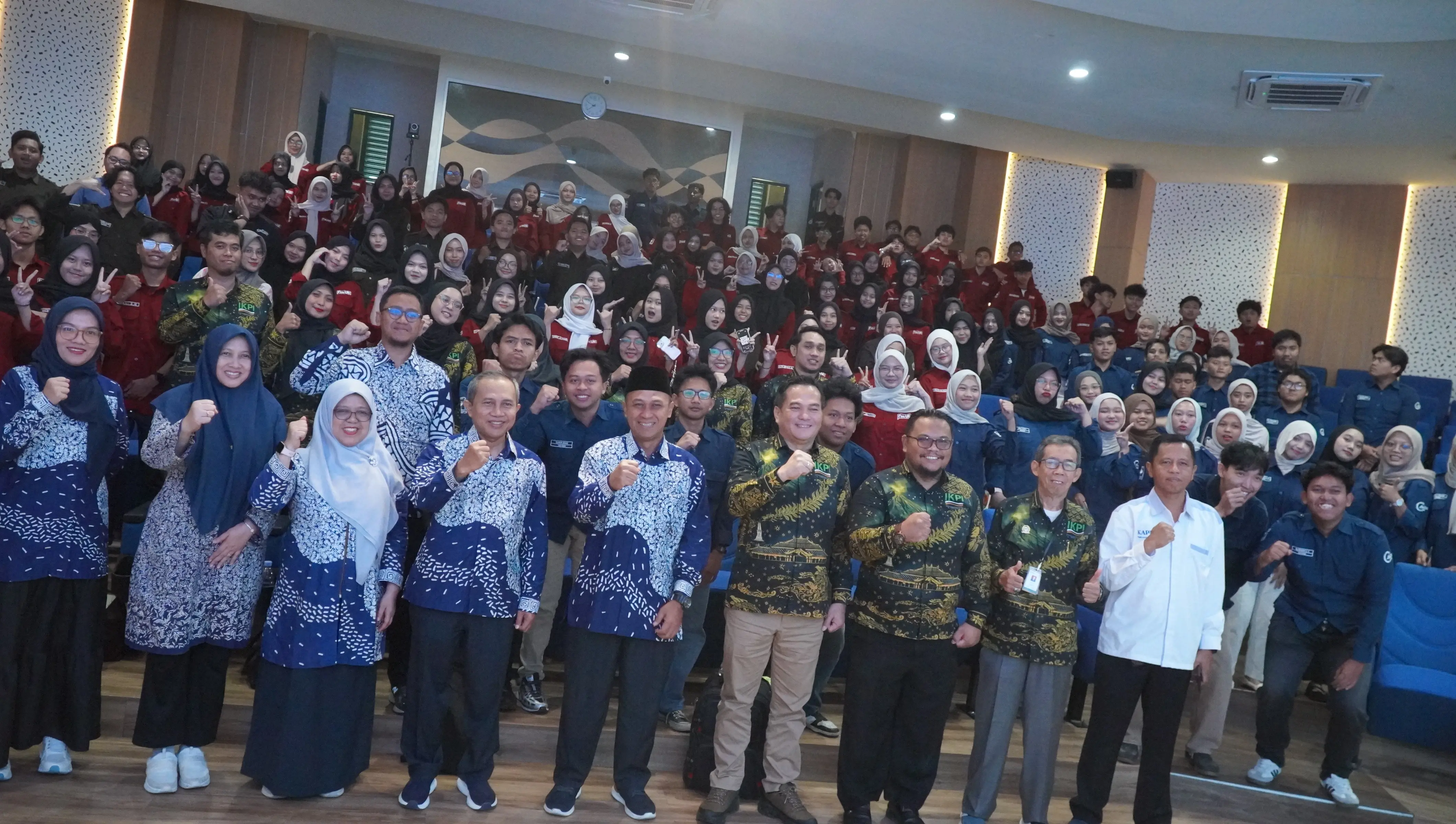 "Dari Kampus Ke Dunia Profesi: Jadi Konsultan Pajak yang Adaptif, Reponsif, & Berdaya Saing di Era Artificial Intelligence, Coretax, & Ekosistem Perpajakan Digital"