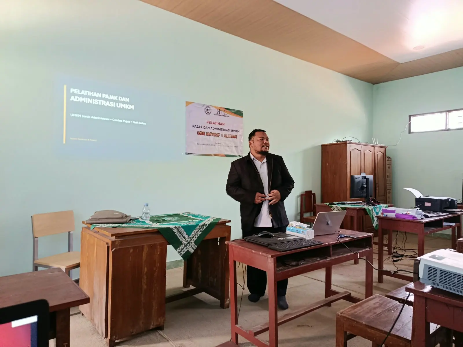 Hersona Bangun (Direktur HTC Training & Consulting) Jadi Narasumber Pelatihan Pajak dan Administrasi UMKM bagi Guru Akuntansi SMK Ma’arif 1 Sleman